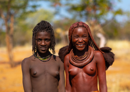 Batwa tribe women single and married, Cunene Province, Oncocua, Angola