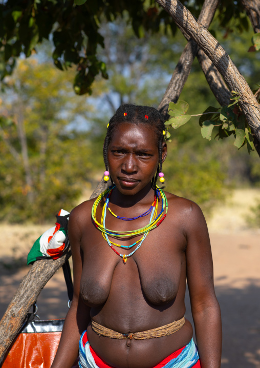 Topless mudimba tribe woman, Cunene Province, Cahama, Angola
