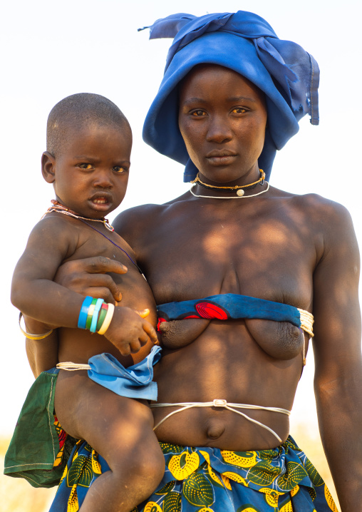 Mucubal tribe woman with her child, Namibe Province, Virei, Angola