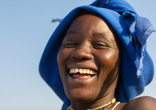 Laughing mucubal tribe woman with sharpened teeth, Namibe Province, Virei, Angola