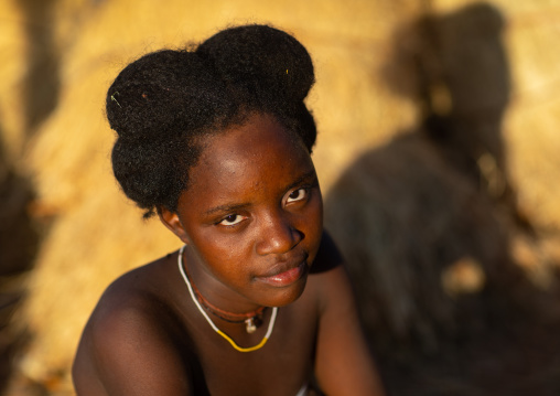 Nguendelengo tribe woman with the traditional bun hairstyle, Namibe Province, Capangombe, Angola