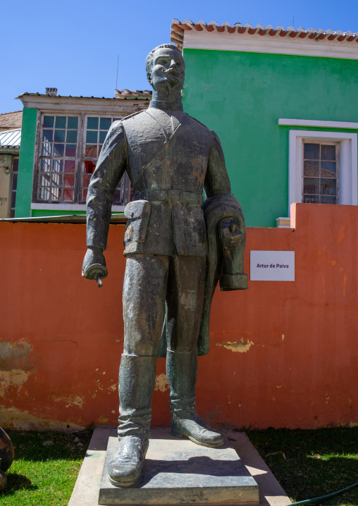 Artur de Palva bronze statue, Huila Province, Lubango, Angola