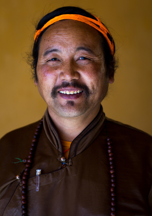 Portrait of a tibetan nomad man, Qinghai province, Tsekhog, China