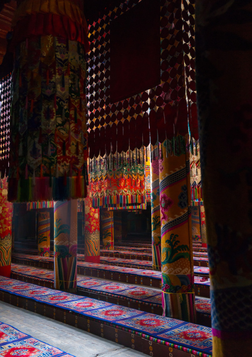 Prayer hall inside Rongwo monastery, Tongren County, Longwu, China