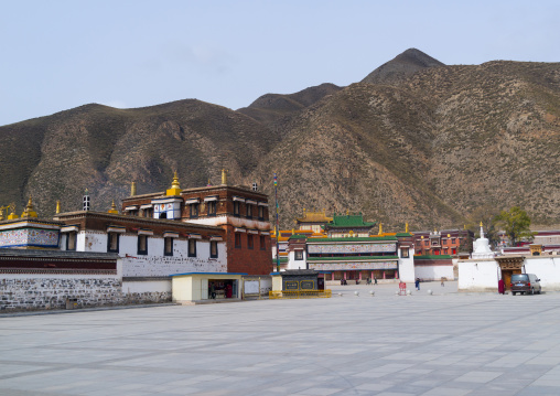 Monastery buildings built in the traditional tibetan style, Gansu province, Labrang, China