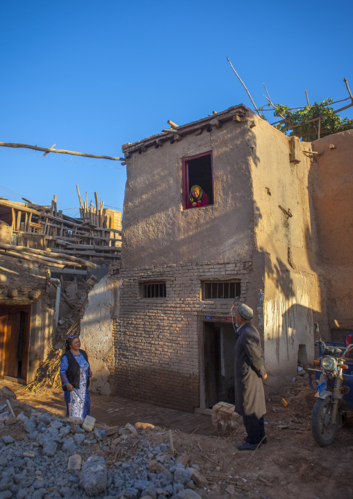 Uyghur People Chatting, Old Town Of Kashgar, Xinjiang Uyghur Autonomous Region, China