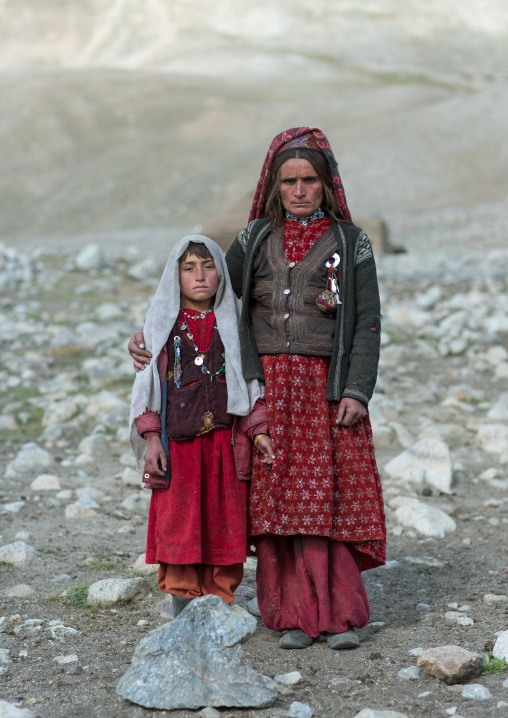 Portrait of a wakhi nomad mother with her daughter, Big pamir, Wakhan, Afghanistan