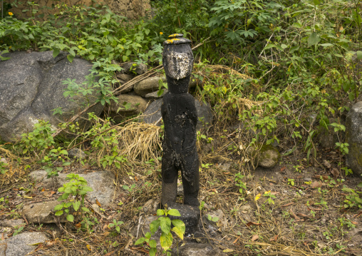 Benin, West Africa, Dassa-Zoumè, statue at the yaka palace of the omondjagou people