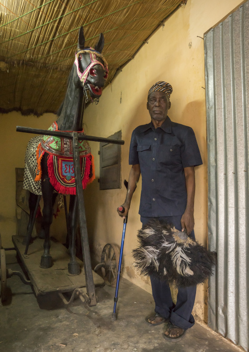 Benin, West Africa, Dassa-Zoumè, hippolyte zomahoun great grandson of king adjiki of dassa in front of the wooden horse on wheels