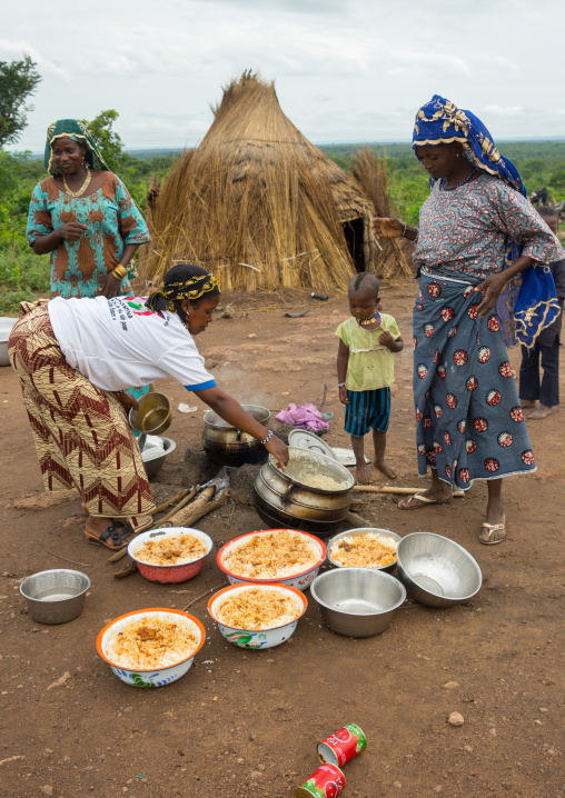Benin, West Africa, Taneka-Koko, fulani peul tribe women preparing food for a wedding