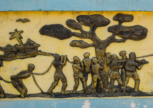 Benin, West Africa, Ouidah, the memorial zomachi on the slave trail showing slaves under a tree