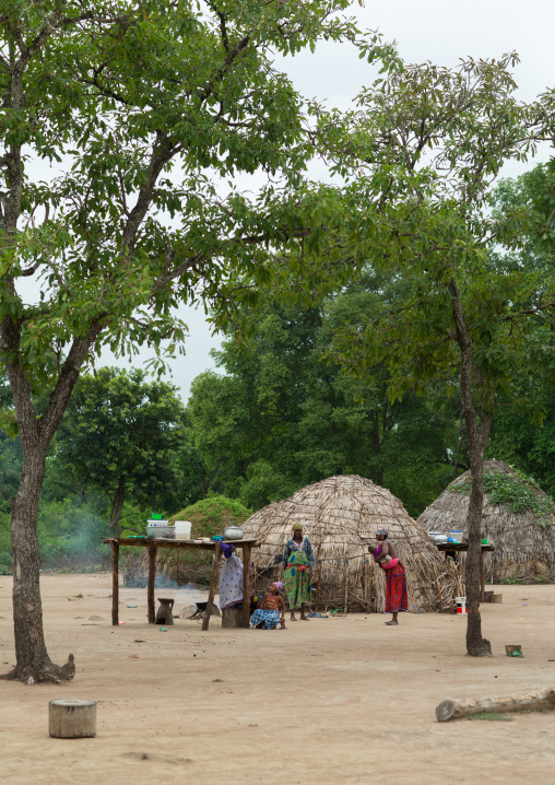 Benin, West Africa, Savalou, traditional peul houses made of dried leaves