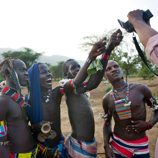 Bana Boy Discovering Technology By Getting Filmed  Bull Jumping Ceremony Ethiopia