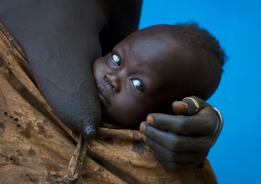 Baby Close To Bodi Mother Breasts And Hand Hana Mursi Village Omo Valley Ethiopia