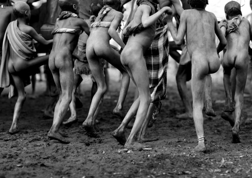 Naked Bodi Teenage Boys Back During Kael New Year Ceremony Omo Valley Ethiopia