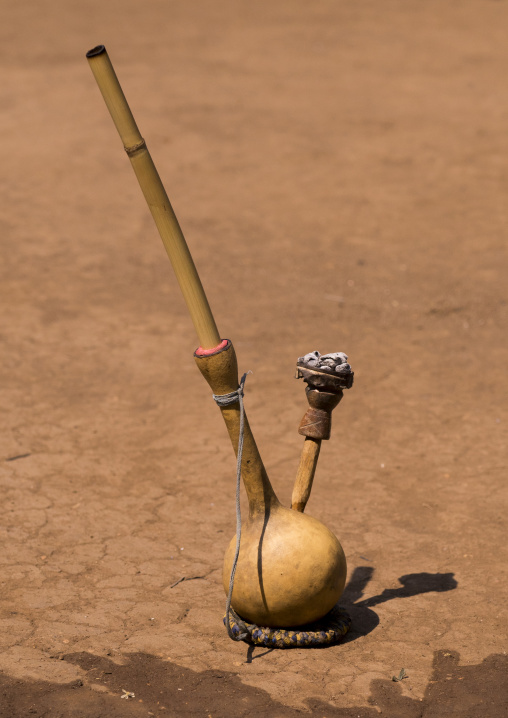Anuak Tribe Traditional Waterpipe, Gambela, Ethiopia