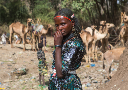 Oromo tribe woman in the camel market, Oromo, Sambate, Ethiopia