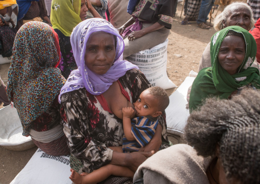 Ethiopian people wait at a food distribution centre, Semien wollo zone, Woldia, Ethiopia