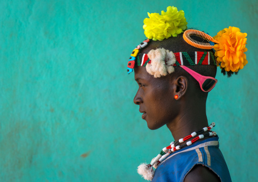 Profile of a bana tribe man with plastic flowers in the hair, Omo valley, Key afer, Ethiopia