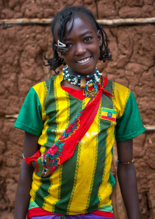 Portrait of a smiling bana tribe teenage girl, Omo valley, Key afer, Ethiopia