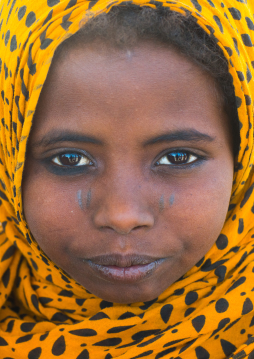 Close up of an afar tribe girl, Afar region, Assayta, Ethiopia