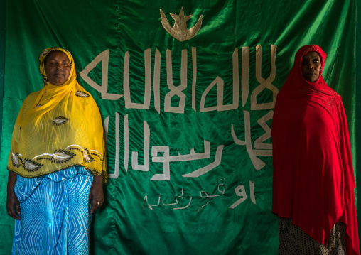 Sufi women worshippers in front of islamic flag, Harari region, Harar, Ethiopia