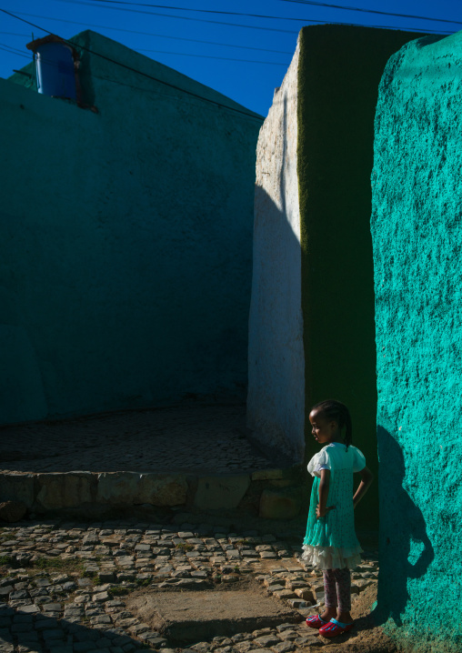 Girl in the streets of the old town, Harari region, Harar, Ethiopia