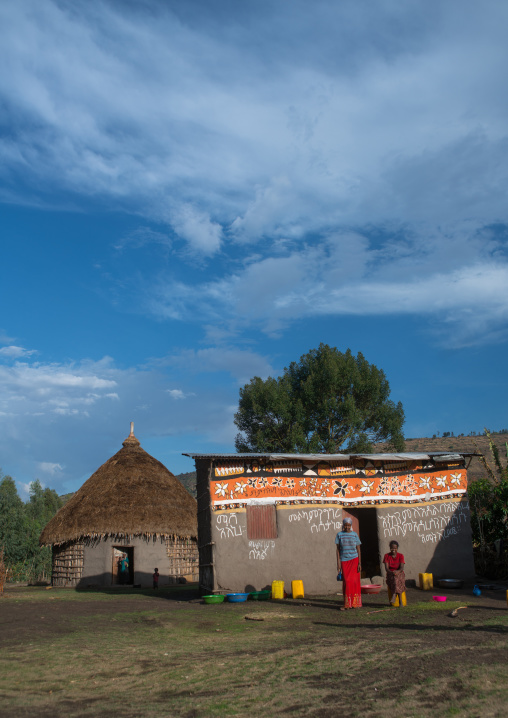Ethiopia, Kembata, Alaba Kuito, women standing in front of their traditional painted house