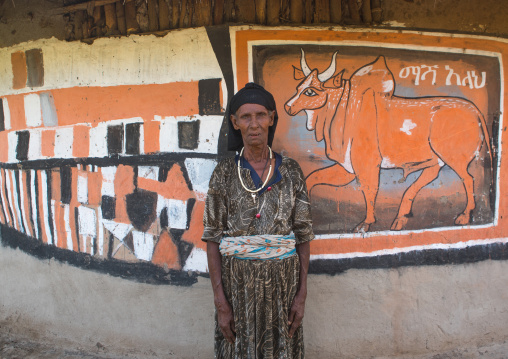 Ethiopia, Kembata, Alaba Kuito, ethiopian woman standing in front of her traditional painted house