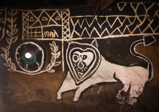 Ethiopia, Kembata, Alaba Kuito, lion on a painted house