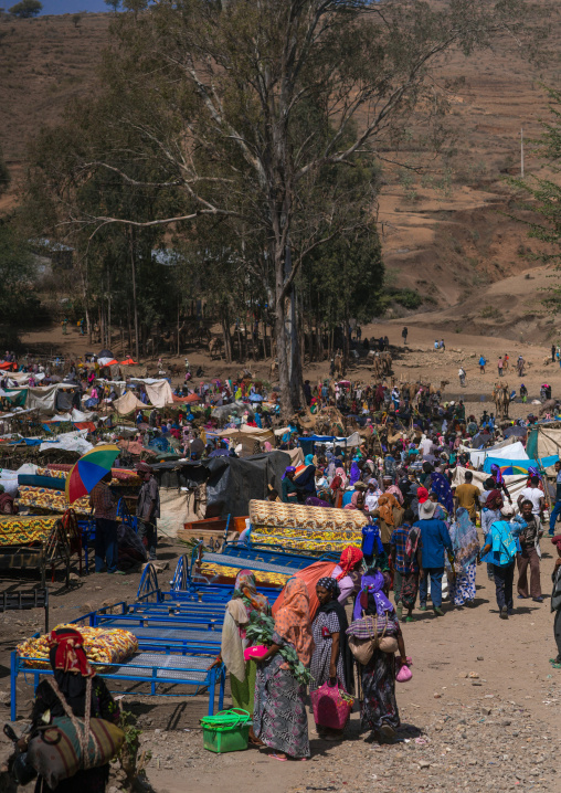 Crowded and busy market, Oromo, Sambate, Ethiopia
