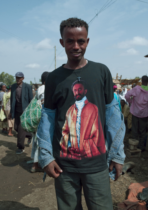 Man with a tee shir representing haile selassie, Mojo marketplace, Ethiopia