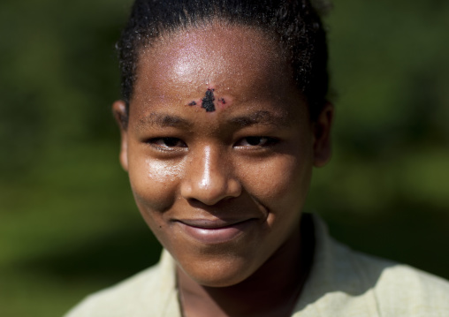 Woman with a cross shaped scar on the brow, Bebeka coffee plantation, Ethiopia