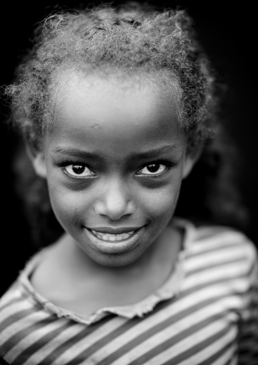 Young menit girl, Tum market, Omo valley, Ethiopia