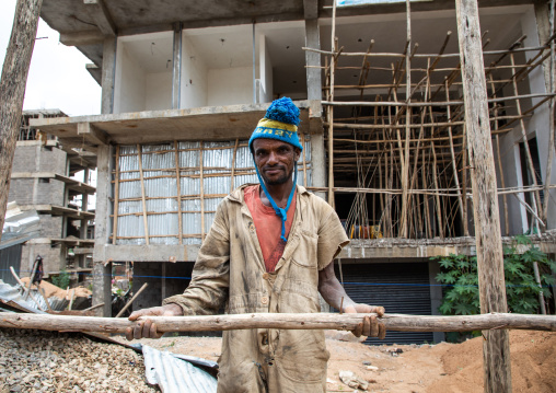 Ethiopian construction worker, Harari region, Harar, Ethiopia