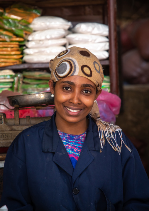 Ethiopian woman seller in the market, Harari region, Harar, Ethiopia