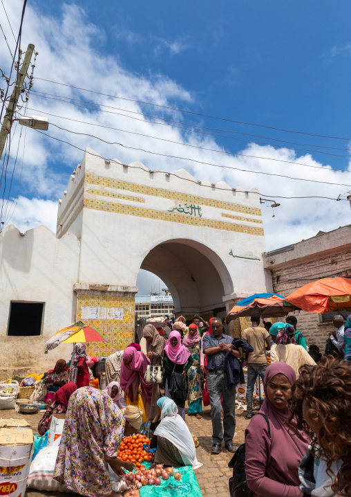 Local market in front of the old gate of the walled city, Harari region, Harar, Ethiopia