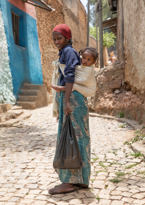 Ethiopian woman carrying her baby on the back, Harari region, Harar, Ethiopia