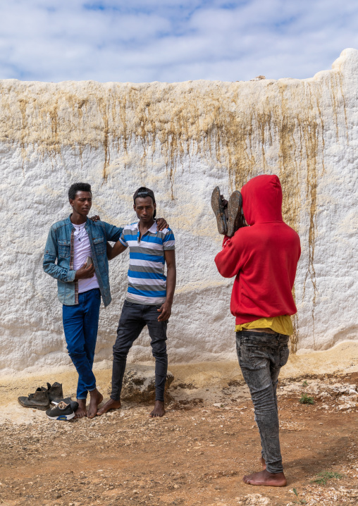Oromo pilgrims in Sheikh Hussein shrine taking pictures, Oromia, Sheik Hussein, Ethiopia