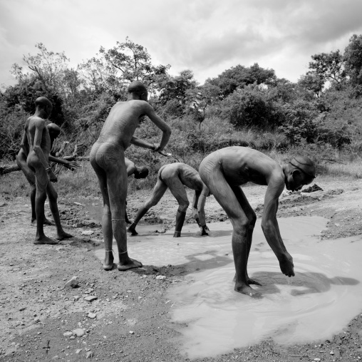 Men preparing for donga, Turgit village, Omo valley, Ethiopia
