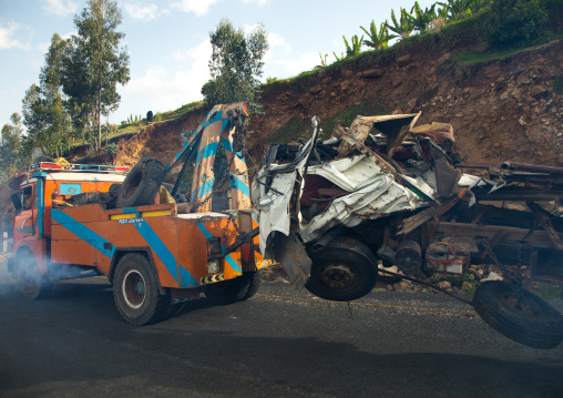 Car being towed after accident, Gurage Zone, Butajira, Ethiopia