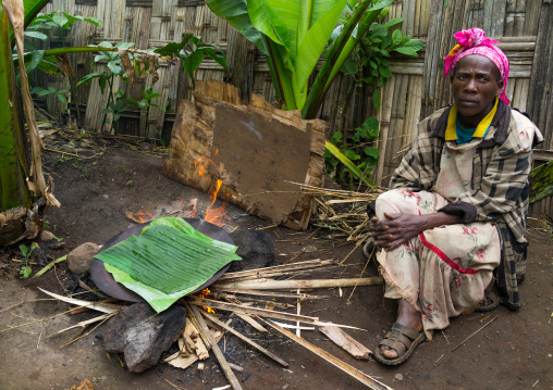 A Dorze woman cooks unleavened bread made from the false banana tree, Gamo Gofa Zone, Gamole, Ethiopia