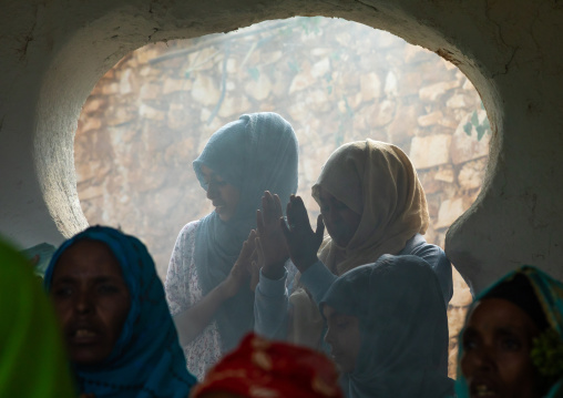 Harari women chanting during a muslim ceremony, Harari Region, Harar, Ethiopia
