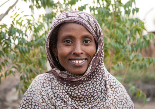 Portrait of a smiling afar tribe woman with sharpened teeth, Afar Region, Afambo, Ethiopia