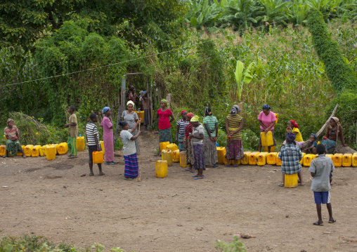 Women going to the well, Omo valley, Ethiopia