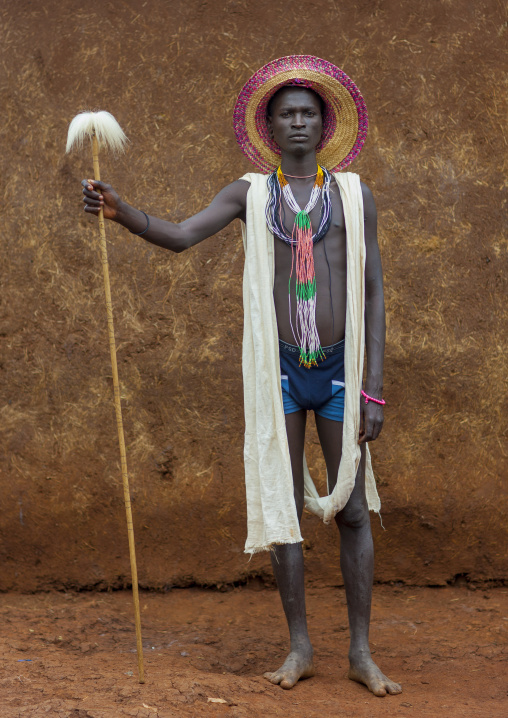Suri tribe singer, Kibish, Omo valley, Ethiopia