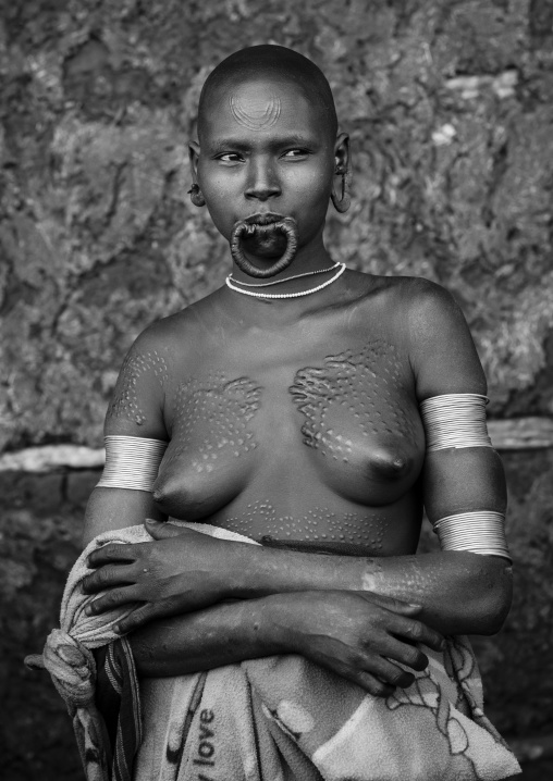 Suri tribe woman with traditional scarifications, Kibish, Omo valley, Ethiopia