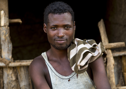 Ethiopian worker in omorate, Omo valley, Ethiopia