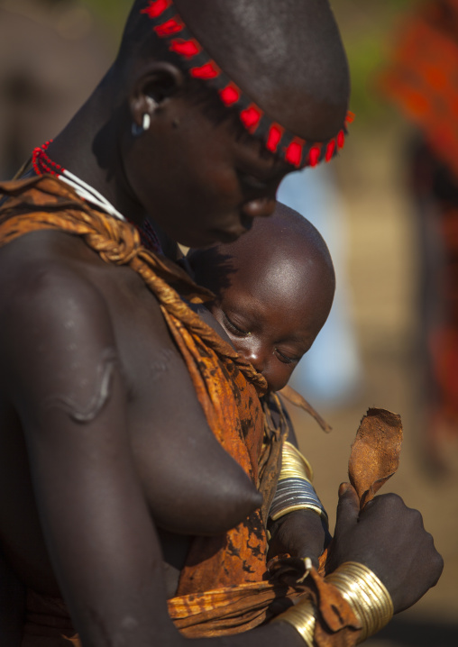 Bodi Tribe Mother And Baby, Hana Mursi, Omo Valley, Ethiopia