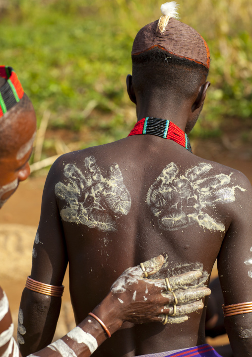 Bashada Tribe Man Making Body Painting, Dimeka, Omo Valley, Ethiopia